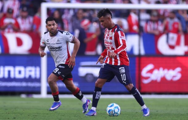 Vence Chivas al Atlas por 1-0 en el Clásico Tapatío celebrado en los Ángeles