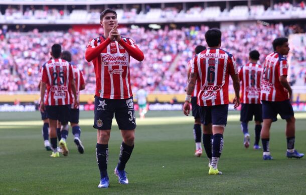 ¡Con dos de la Hormiga! Chivas golea al Santos