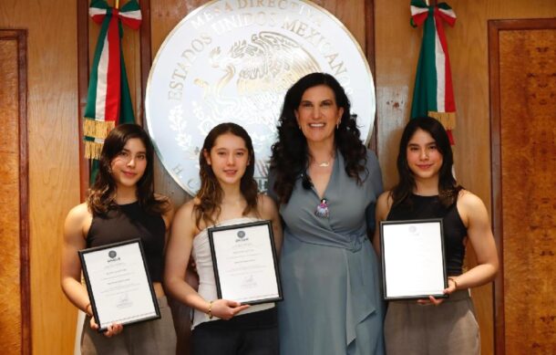 Clavadistas tapatías reciben reconocimiento de parte de la presidenta de los diputados