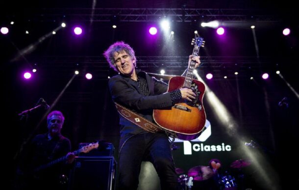 Con música de Duncan Dhu, el cantante Mikel Erentxun se presenta hoy en el Teatro Diana