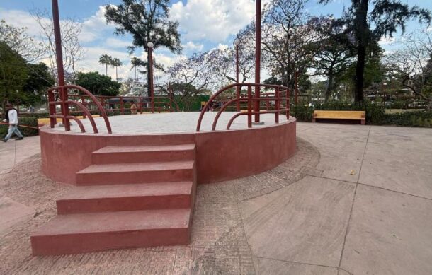 Todavía no se inaugura y los tapatíos ya disfrutan el “Parque Rojo”