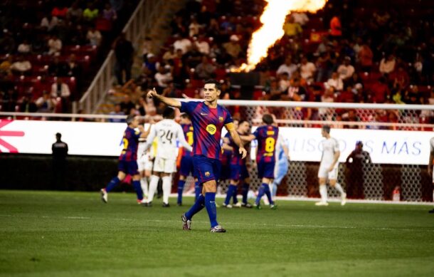 Con Rafa Márquez como capitán, Barcelona vence al Real Madrid en juego de Leyendas