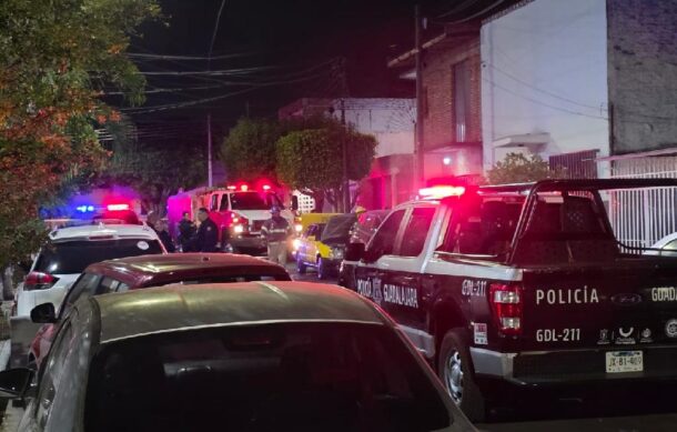 Incendian taxi en la colonia Huerta Baeza en Guadalajara