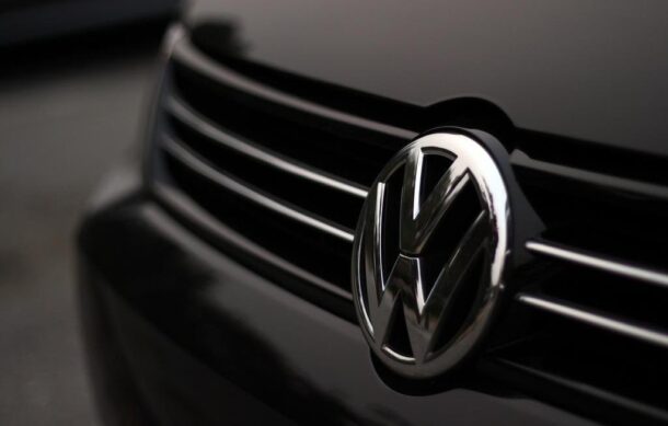 Volkswagen anuncia recorte de 50 mil empleos en Alemania hacia 2030