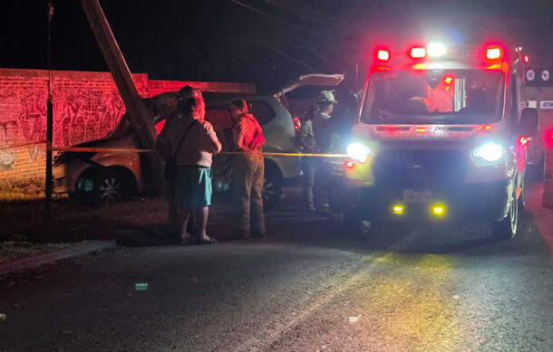 Mujer fallece tras chocar contra poste en carretera a El Verde