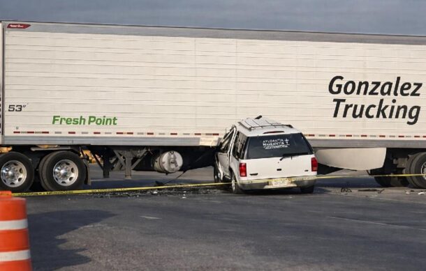 Muere conductor de carroza tras chocar contra tráiler en la carretera a Morelia