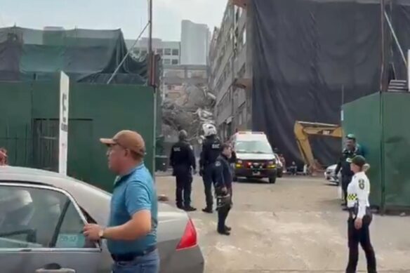 Colapsa edificio en demolición en CDMX; reportan tres personas atrapadas
