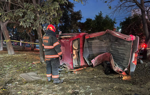 Muere conductor tras volcadura en Periférico Norte, en Zapopan
