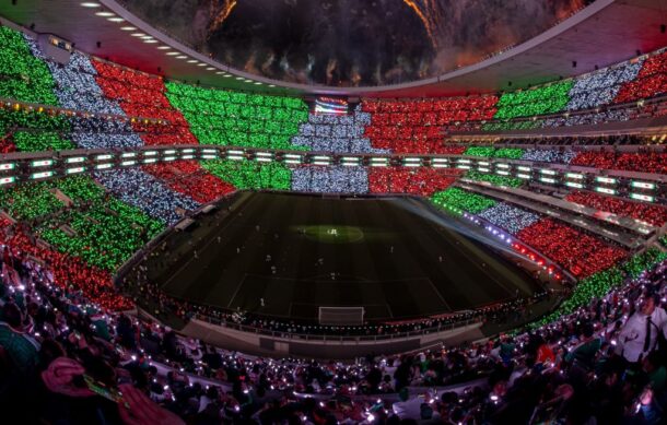 Muere un aficionado entre la gran fiesta en el Estadio Azteca en su reestreno