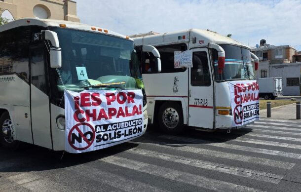 Manifestantes de Chapala hallan cerrada Conagua y llevan protesta a Ciudad Judicial