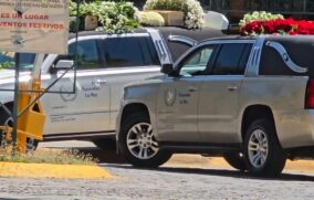 Arriba cortejo fúnebre de “El Mencho” al panteón Recinto de la Paz en Zapopan