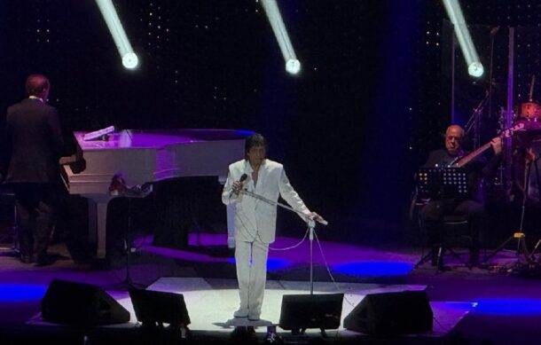 Roberto Carlos conquista Guadalajara con concierto lleno de romanticismo