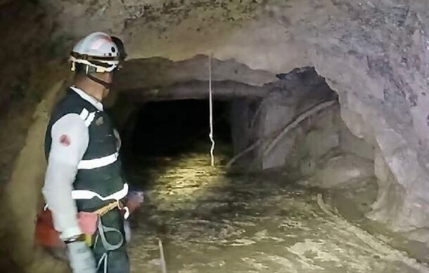 Rescatan con vida a uno de los cuatro trabajadores atrapados en mina de Sinaloa