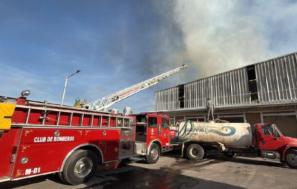Incendio en bodega activa contingencia atmosférica en Tlaquepaque
