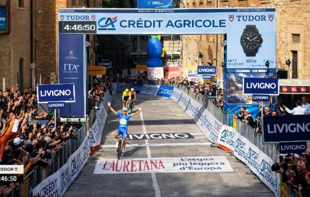 Isaac del Toro gana etapa de la Tirreno-Adriático y se acerca al título