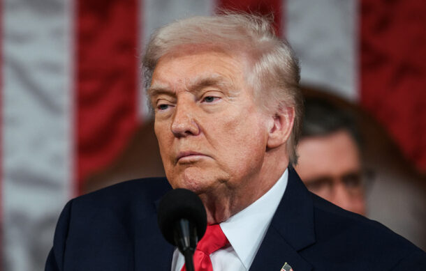 Trump presume que EU tiene el control del estrecho de Ormuz