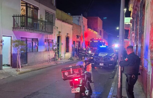 Rescatan a hombre tras colapso en vivienda en el Centro de Guadalajara