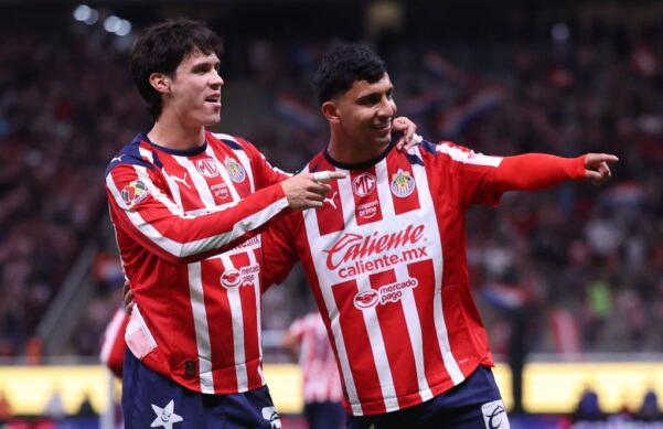 Chivas aplasta a Puebla y llega  a 11 triunfos, su mejor marca en torneo Cortos