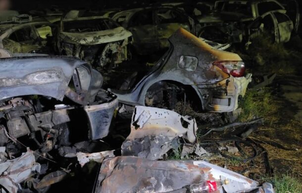 Incendio en chatarrera de Tonalá consume 12 vehículos