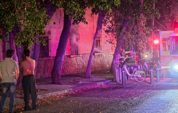 Incendio consume vivienda en la colonia Reforma