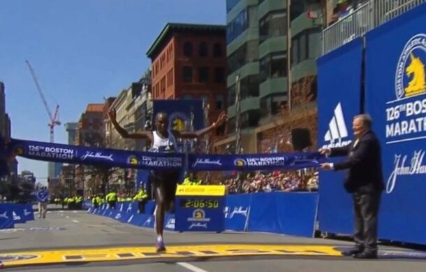 El keniano John Korir repite triunfo en el Maratón de Boston con récord