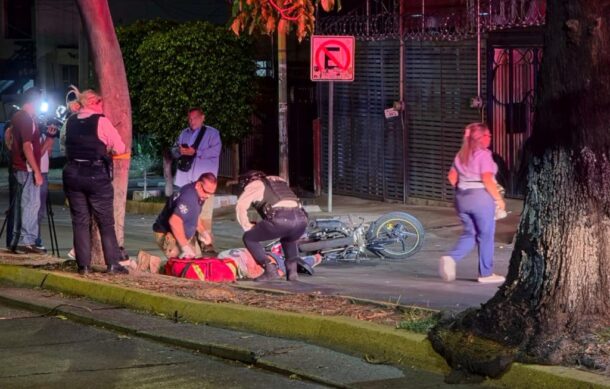 Motociclista de 75 años lucha por su vida tras choque en Río Nilo