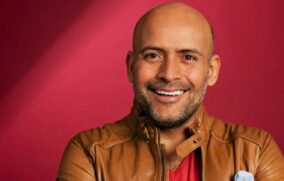 Odín Dupeyrón llega a GDL con su monólogo “¡A vivir!”