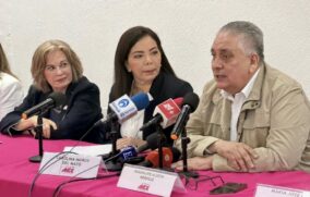 Carolina Monroy, prima del expresidente Peña Nieto, renuncia al PRI y se suma a Somos México