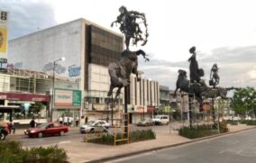 Montan “Las Tres Gracias” en la Plaza de la República