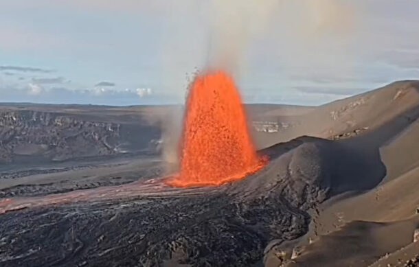 Kilauea entra en erupción en Hawái, con columnas de lava de hasta 300 metros