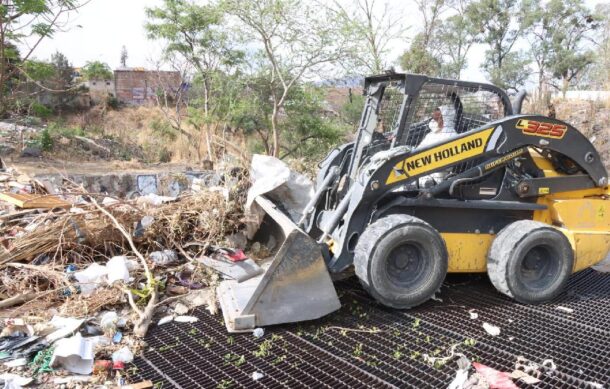 GDL retira hasta 500 toneladas de basura en limpieza preventiva de canales