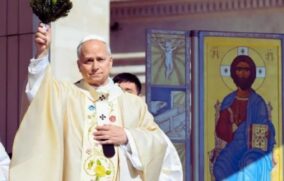 Papa León XIV pide paz global y fin de guerras en su primera misa de Pascua