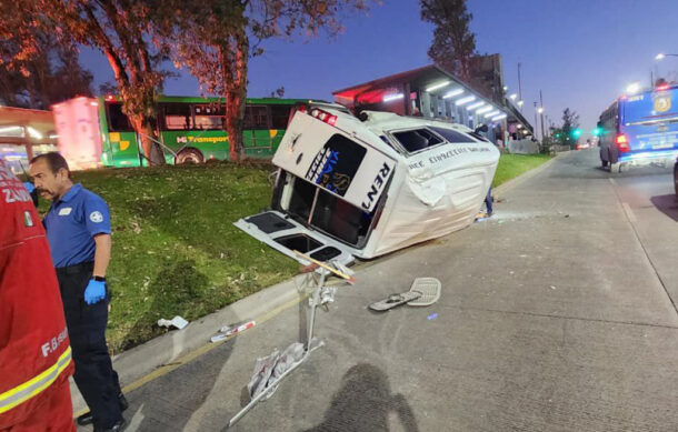 Choque entre camión y van en Periférico Poniente deja siete lesionados