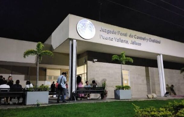 Vinculan a cuatro servidores públicos por presunto abuso de autoridad en Puerto Vallarta