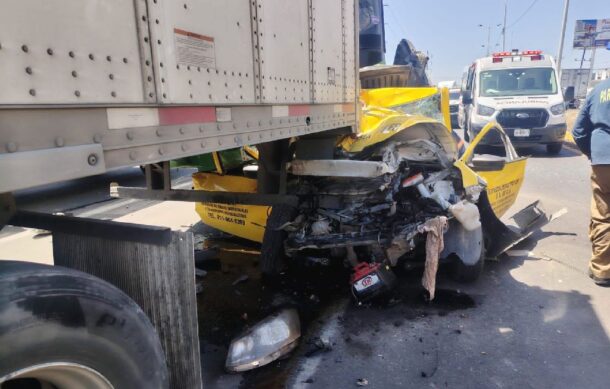 Choque entre tráiler, auto y camión deja dos muertos en carretera El Castillo