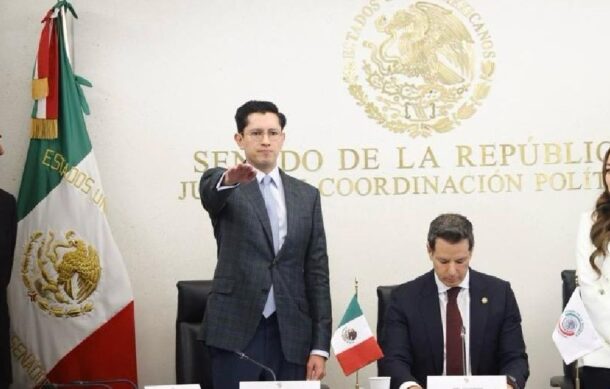 Roberto Velasco rinde protesta como nuevo canciller