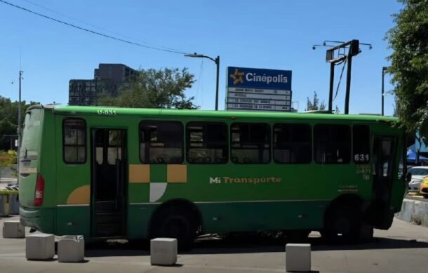 Muere chofer de la ruta 631 tras infarto en la glorieta de La Normal