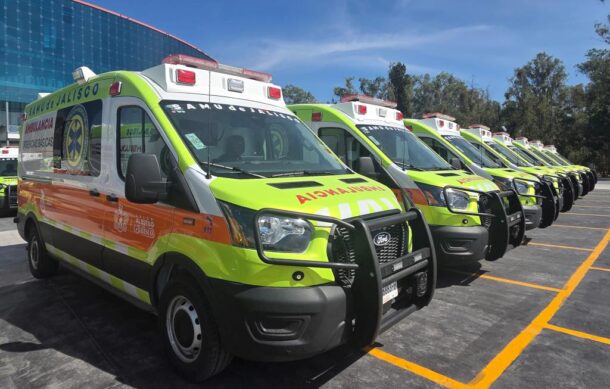 Entrega Gobierno de Jalisco 146 ambulancias para 120 municipios