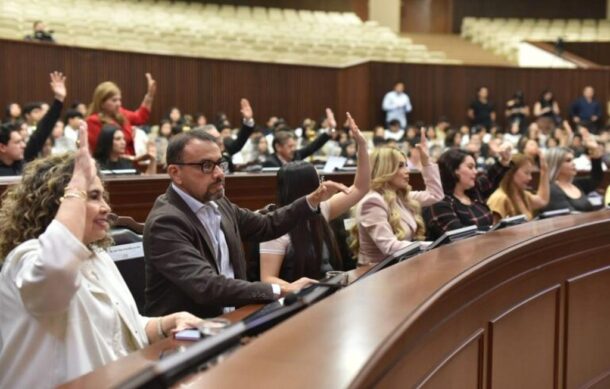 Congreso de Sinaloa aprueba licencia de Rocha en sesión exprés