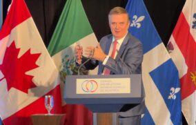 Ebrard se muestra optimista en Canadá sobre revisión del T-MEC