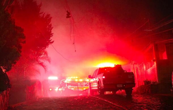 Incendio consume vivienda en la colonia Buenos Aires