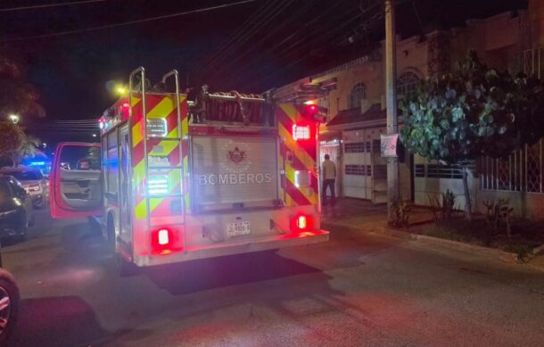 Incendio consume parcialmente una vivienda de colonia Santa Cecilia