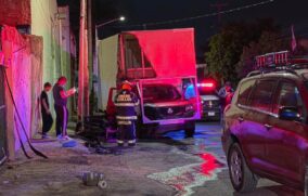 Incendio daña dos vehículos en colonia Libertad