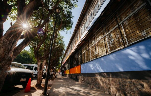 Entregan rehabilitación de primaria histórica en Guadalajara