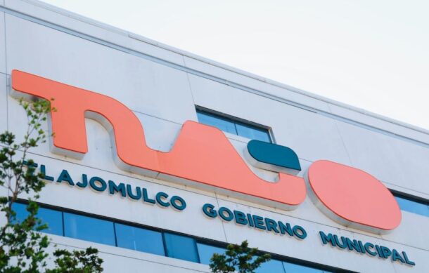 Tlajomulco retira 50 anuncios espectaculares en acceso al Aeropuerto de GDL