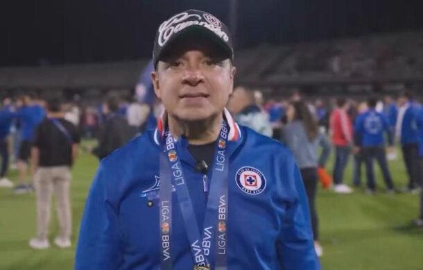El presidente de Cruz Azul confirma a Joel Huiqui como técnico para el próximo torneo