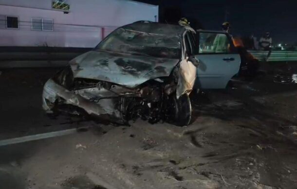 Volcadura en carretera a Zapotlanejo deja estudiante lesionado