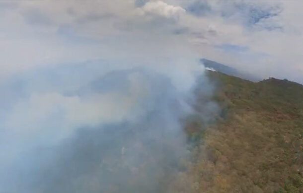 Continúa combate a incendio forestal en Sierra de Quila
