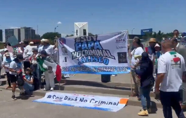 Colectivo de padres protesta contra Ley Vicaria en Jalisco