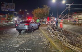 Auto vuelca tras choque por alcance en Nuevo México, Zapopan